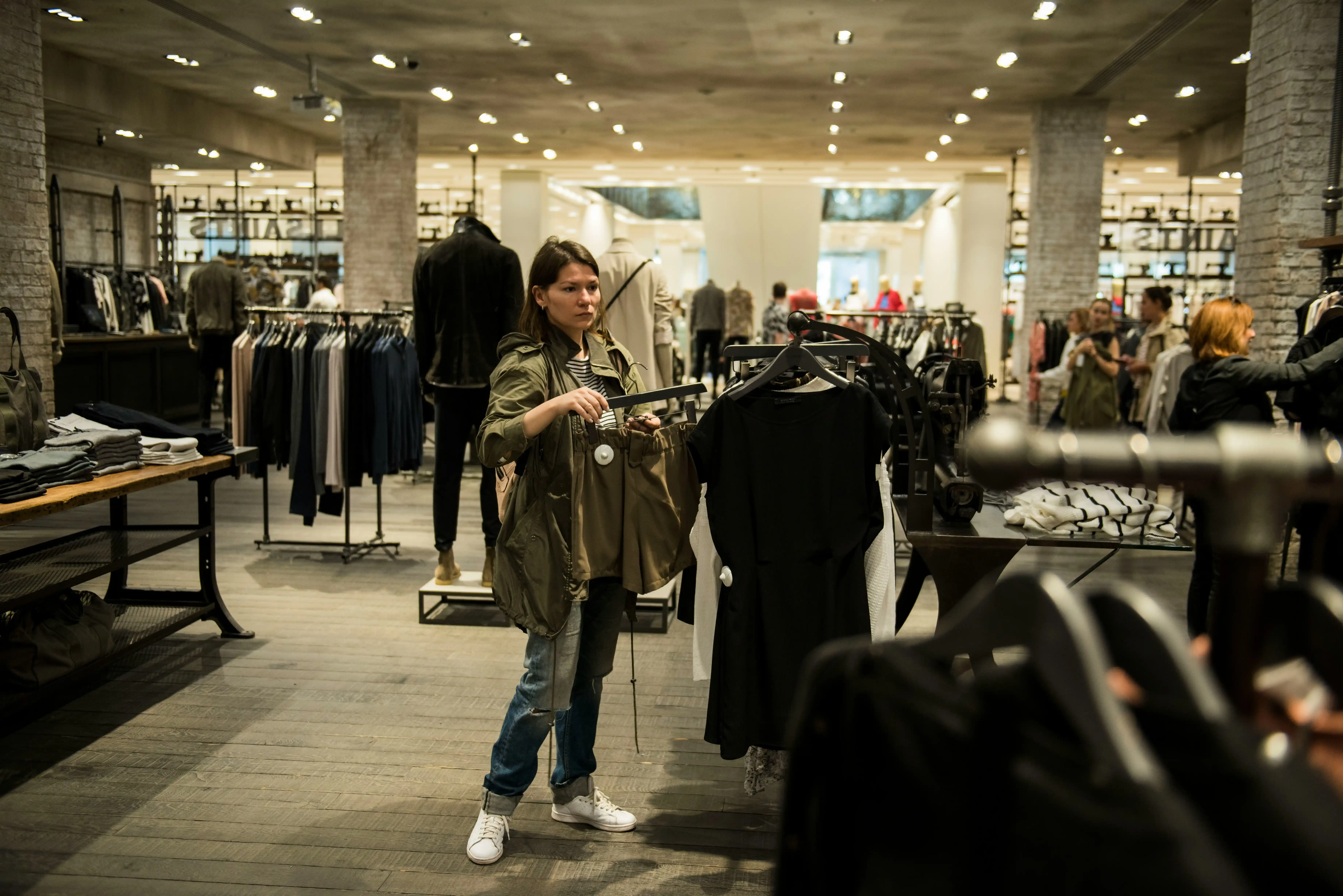 Shopping sebagai Terapi:  Antara Ekspresi Diri, Mood Booster, dan Jati Diri