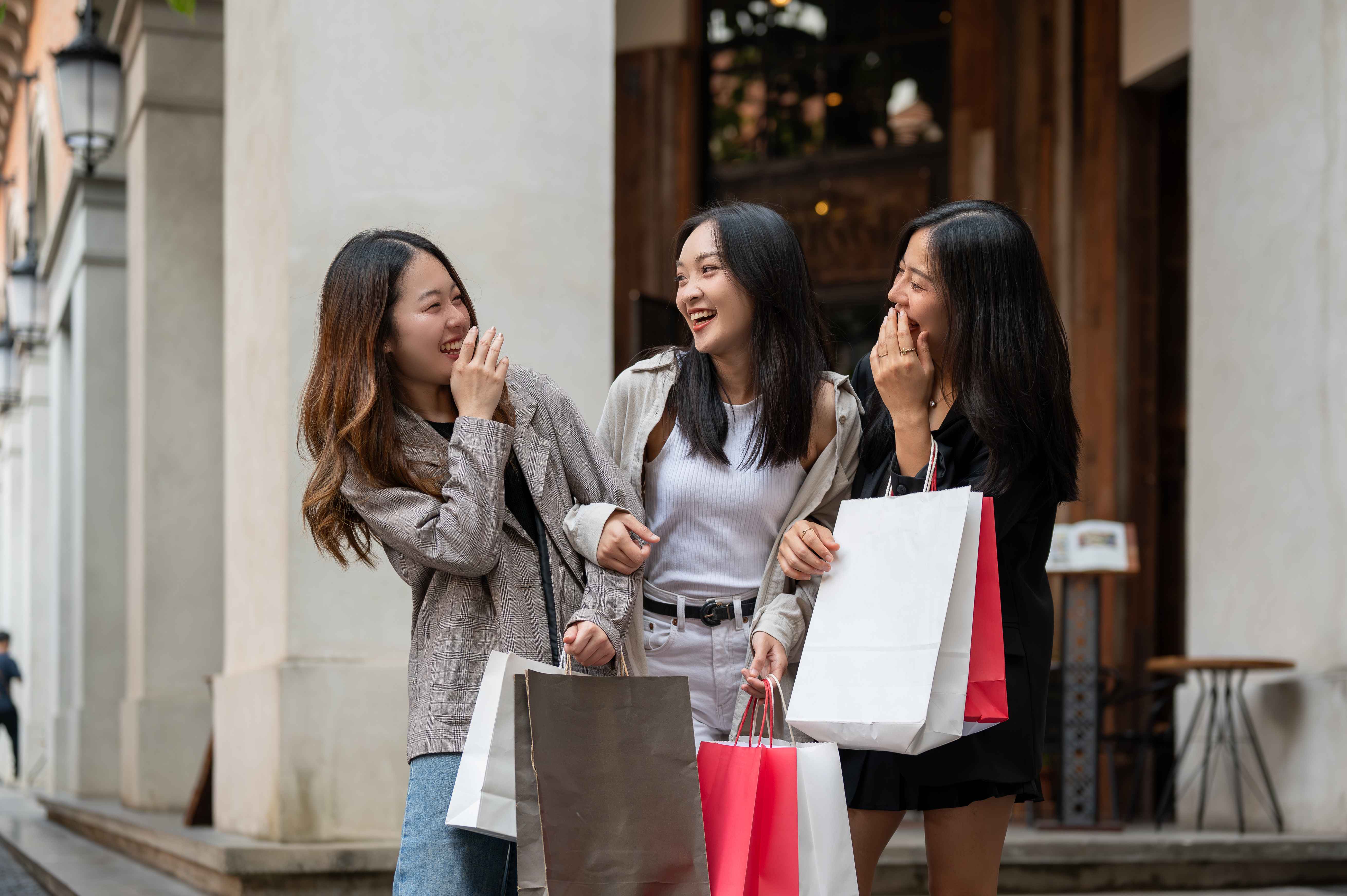 Shopping sebagai Terapi:  Antara Ekspresi Diri, Mood Booster, dan Jati Diri